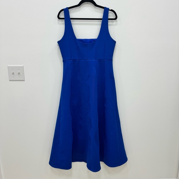 Tuckernuck Azure Jersey Double Knit Julietta Dress Royal Blue
Square neck - Picture 5 of 13